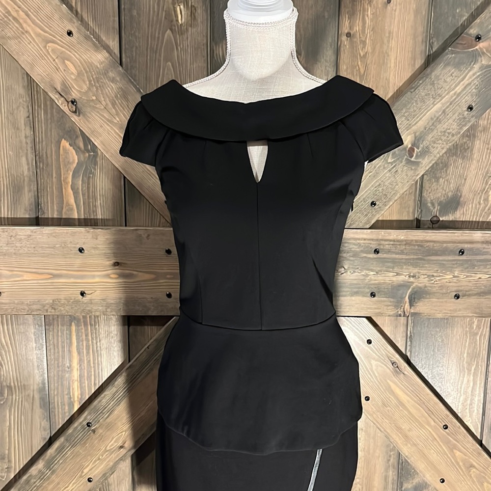 White House Black Market black top size 2 with wide collar and key hole accent.